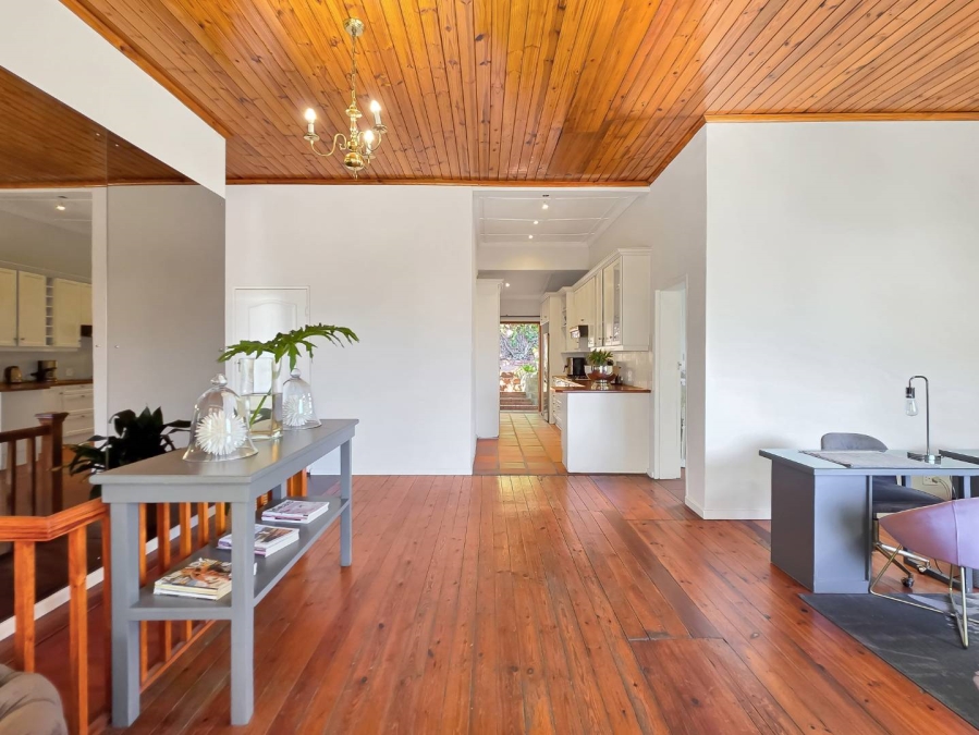 6 Bedroom Property for Sale in Green Point Western Cape